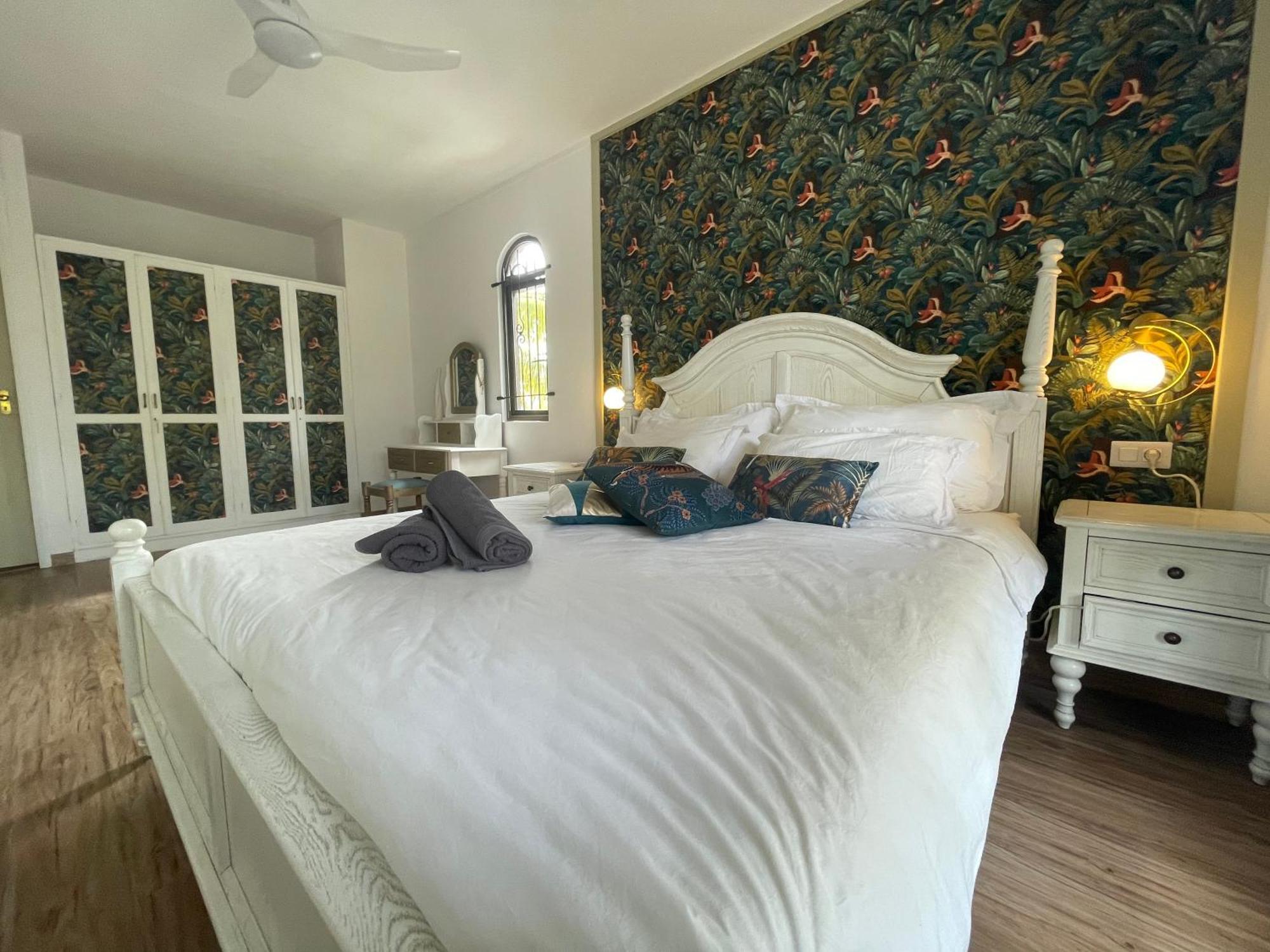 Link Road 69 Apartment Блу Бей Екстериор снимка